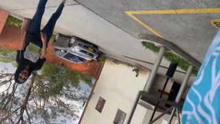 Vi gick genom parkeringsplatsen med Lush aktiverad, titta på hans reaktion!