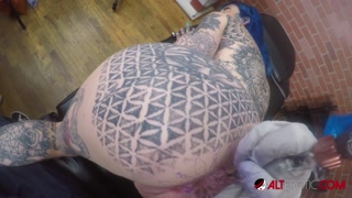 Amber Luke gets a asshole tattoo and a good fucking