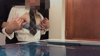 【※放課後玄関挿入※】18歳の黒髪合法JKがコンビニでお菓子を買ったあとアパートの玄関で制服のまま生ハメ