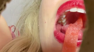 VORE - I swallow my candy while imagining it's YOU - gentle giantess - ASMR / 5 min!/
