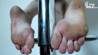 Mysterious Enigma's amazing playful feet (foot fetish, soles, toes, czech)