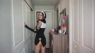 TRYING ON HALLOWEEN COSTUMES