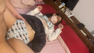 激ヤバ!! ガチ〇〇生!! 制服を着たまま彼女とエッチ 正常位 バック ガン突き 中出し