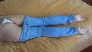 MY HAIRY WIFE'S BIG ASS, 58 YEARS OLD, EXHIBITS IT IN JEAN, CARESSED HIM, I JERK OFF