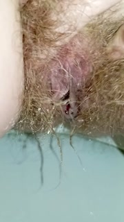 I take off my panties with a menstrual pad, fart loudly and pee close-up
