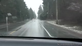 Teen hottie masturbates in car