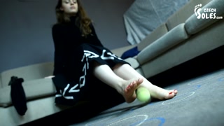 Amazing bare feet of a naughty girl! (foot teasing, barefoot tease, sexy feet, sexy soles and toes)