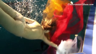 Edwige slutty underwater