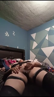 Hotwifie se masturba pensando en su amante