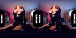 VRCosplay Black Widow Help's Hulk To Destress