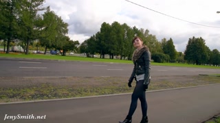 Jeny Smith black pantyhose pretends to be leggings.