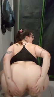 MISTRESS AND SLAVE, SUBMISSIVE, WORSHIP MY FEET, I'm very sweaty I need your nose Smelling me WHOLE